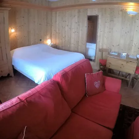 L'isatis Chalet Hotel 3*