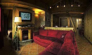 L'isatis Chalet Hotel 3*